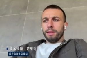 萨里奇谈李霄鹏：他懂得如何管理不同性格的球员，能力很强