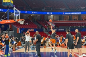 今晚上海VS广厦G2！媒体人：洛夫顿参加了赛前热身
