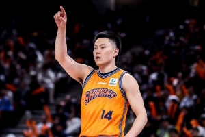很准！李弘权6投5中&三分5投4中攻下16分6板1助