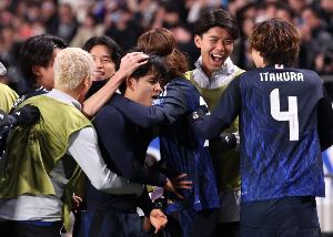 日媒：今日日本队合练26人全员到齐，久保建英伊东纯也等10人回归