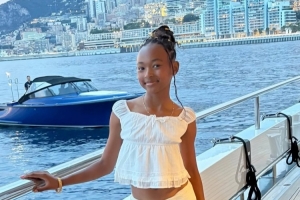 全家出游！詹姆斯妻子晒女儿游艇度假照 感受摩纳哥绝美海景