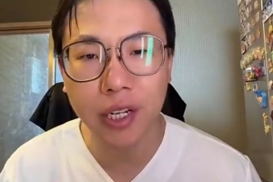 解说：非常多的教练对里克·阿德尔曼教练都有极高评价 一路走好