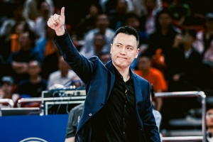 卢伟：洛夫顿伤愈复出效果不太好 我们其实还是只有两个小外援