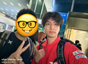外网网友为WE选手点赞：户外待了一个多小时，保证粉丝能拿到签名、合照